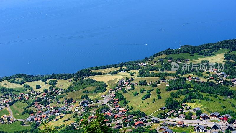 日内瓦湖(法语:lac Léman)旁边的村庄